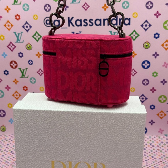 💖🔥 Rare Dior Beauty Mini Bag – Glow Up Edition 🔥💖 - Picture 5 of 10